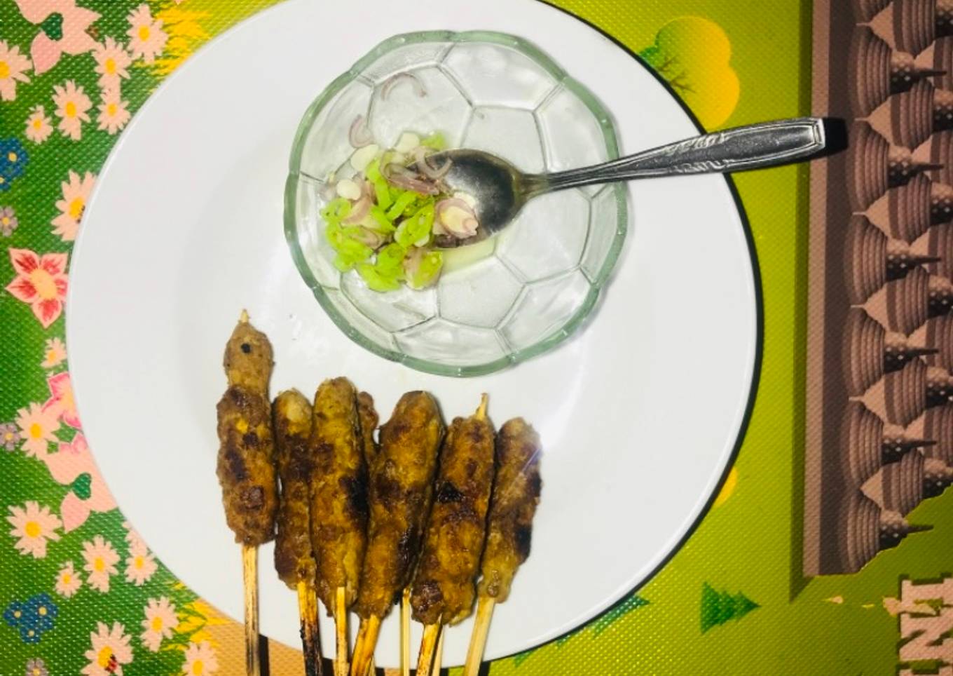 Sate lilit sapi, giling manual