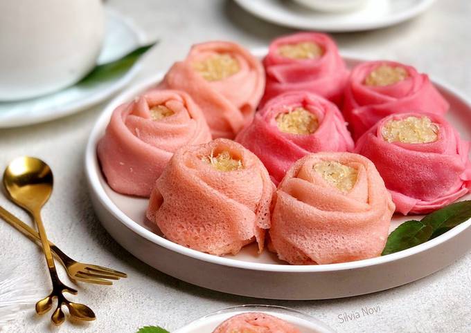 Kue Dadar Gulung Mawar