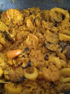 Una foto de Paella de marisco