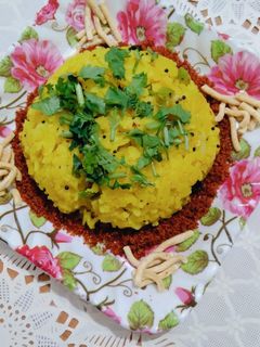 બટાકા પૌંઆ (Bataka Poha Recipe In Gujarati) રેસીપી મુખ્ય ફોટો
