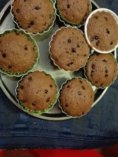 চকোলেট চকোচিপস কাপ কেক (Chocolate chocochips cup cake recipe in Bengali) রেসিপির প্রধান ছবি