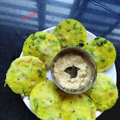 A picture of Masala Rava Idli.