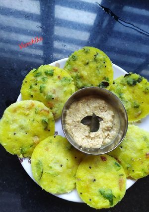 A picture of Masala Rava Idli.