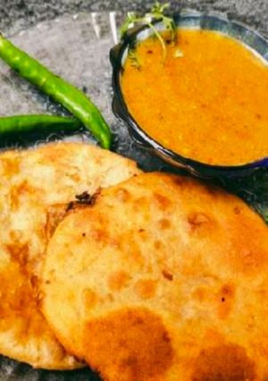 A picture of Stuff Aalu Puri and Ras vala Aalu.