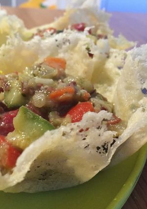 Foto di Cestini di parmigiano con verdure cotte
