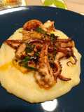 Polpo marinato su purè all'aglio gourmet