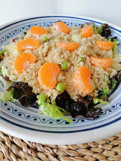 Una foto de Ensalada de quinoa y mandarina