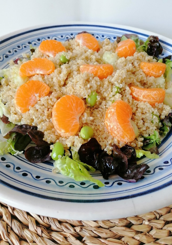 Una foto de Ensalada de quinoa y mandarina