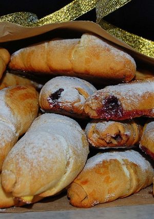 Фото Рогалики хрустящие медовые из песочного теста с начинкой. Мамина вкуснятина!.