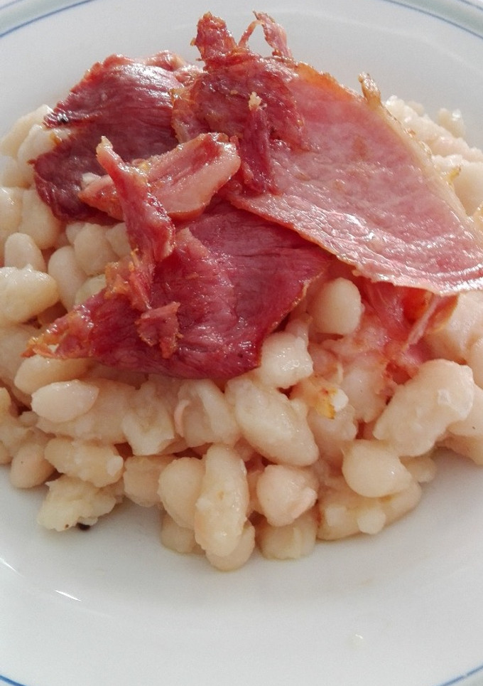 Una foto de Ensalada de judías y lacón cocido ahumado