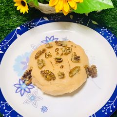A picture of Turkish semolina pudding.