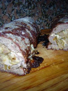 Una foto de Pan de carne con queso y cebolla