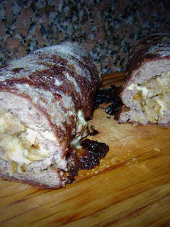 Una foto de Pan de carne con queso y cebolla