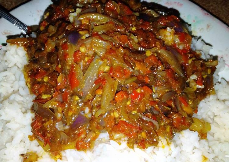 White rice with pepper sauce