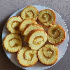 Bolu Gulung Selai Nanas রেসিপির প্রধান ছবি