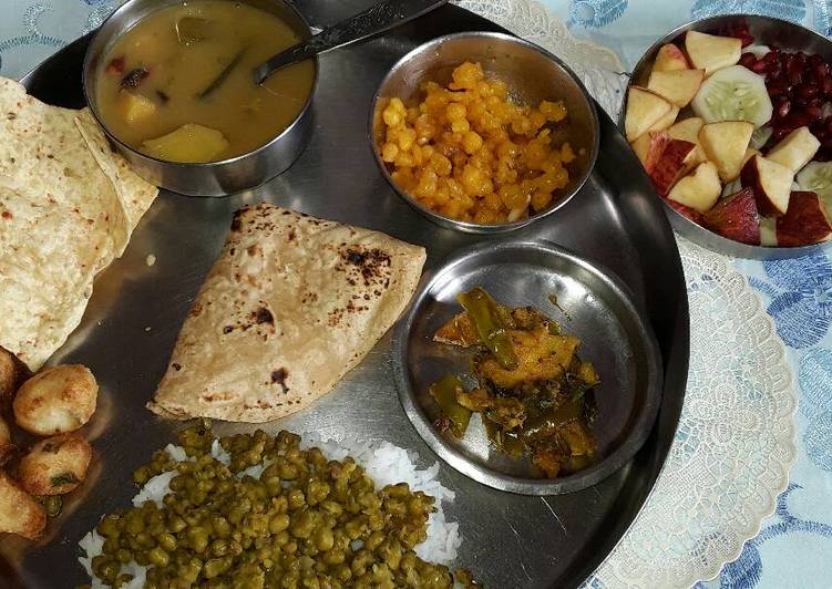 Homemade Special Sindhi Bhatia Lunch Moong Choka Curry