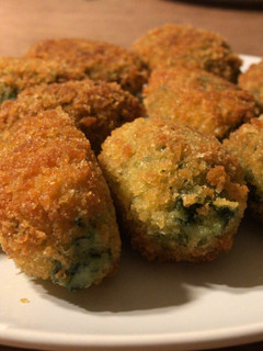 Una foto de Croquetas de espinacas y queso azul