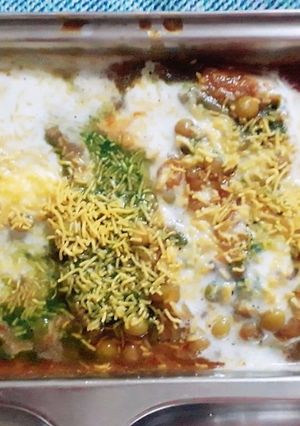 A picture of Ragda Patties.