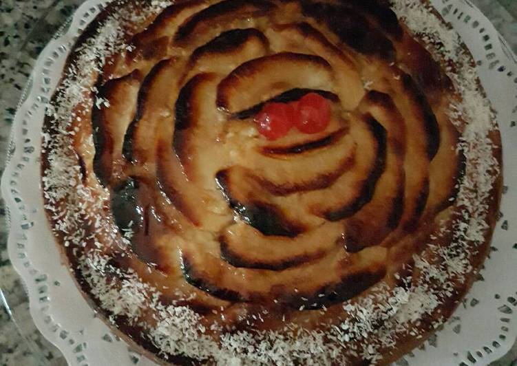 Bizcocho de coco, nata y manzana