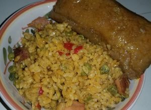 Una foto de Arroz apastelado con gandules y jamón