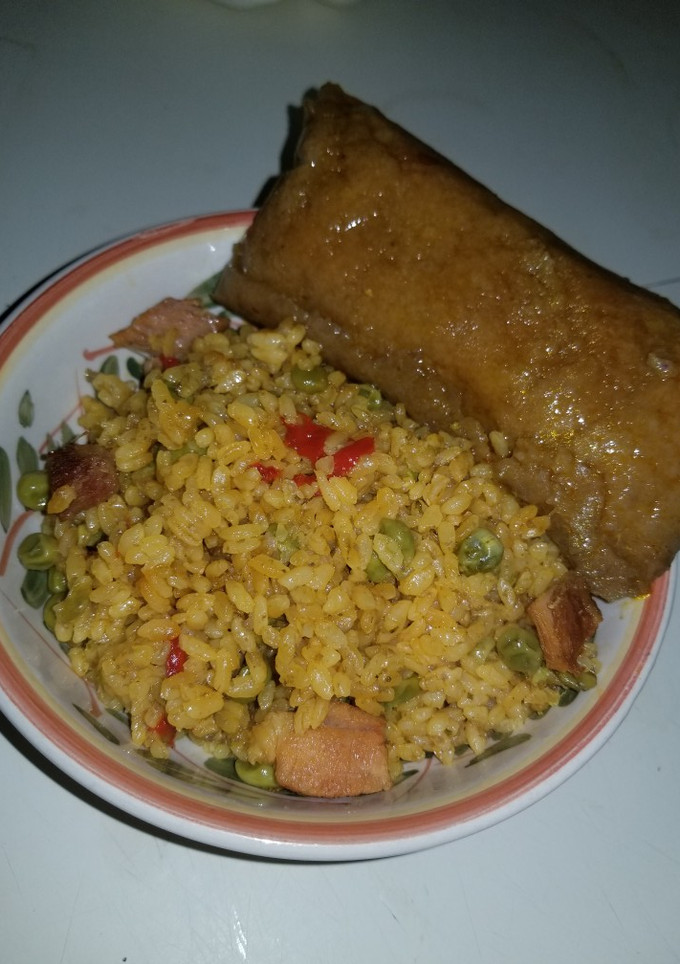 Una foto de Arroz apastelado con gandules y jamón