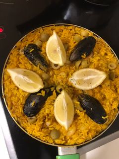 Una foto de Paella