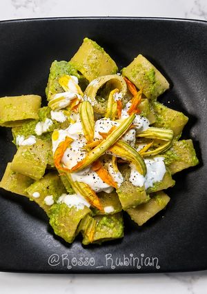Foto di Calamarata di zucchine e stracciatella