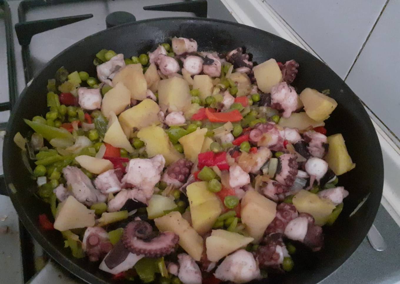 Pulpo con verduras salteadas
