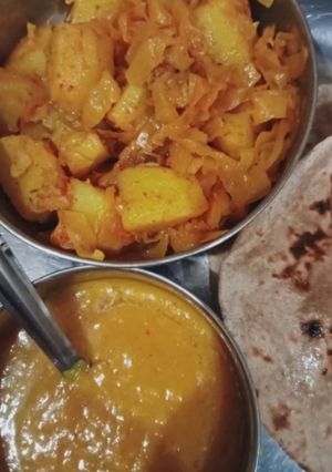 पत्ता गोभी और आलू(patta gobhi aur aloo recipe in hindi) रेसिपी मुख्य फोटो