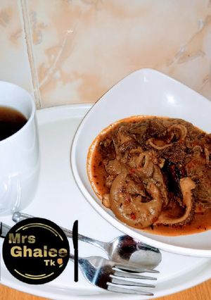 A picture of Offal pp soup with black tea.