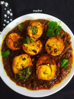 तवा मसाला अंडा (Tava Masala Egg Recipe In Hindi) रेसिपी मुख्य फोटो