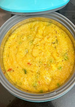A picture of Gluten-free Makai Dalia With Veggie & Sesame seeds.