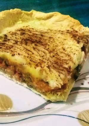 Una foto de Pastel de berenjena, papa y atún
