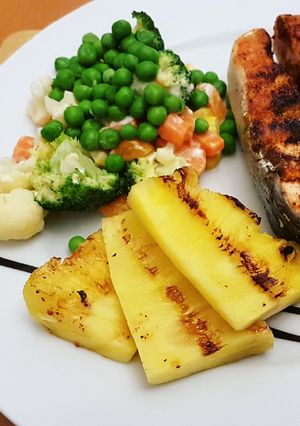 A picture of Salmon n' pineaple grill.