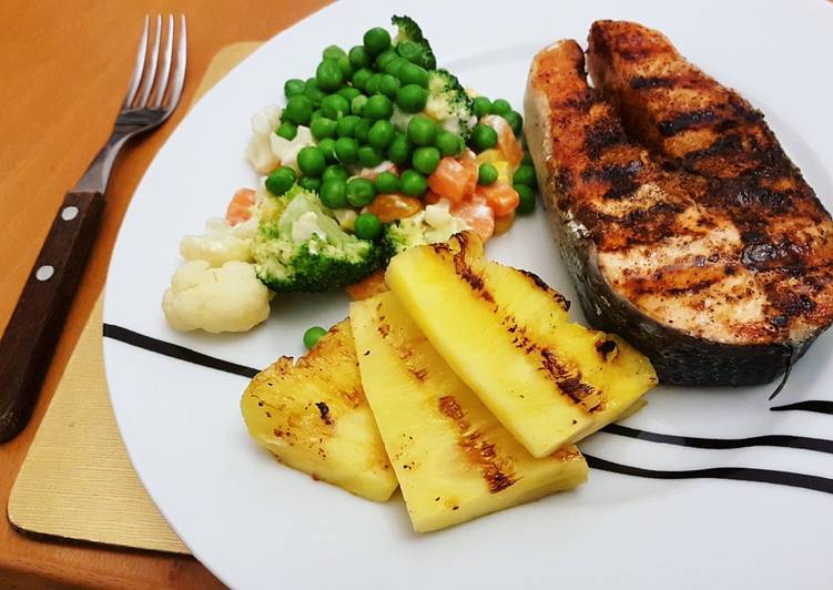 Easiest Way to Prepare Homemade Salmon n&#39; pineaple grill