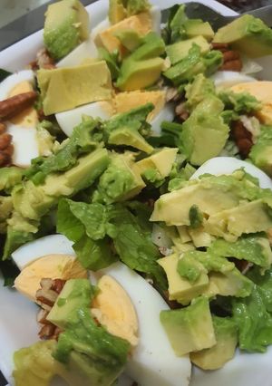 Una foto de Ensalada con Huevo Duro/Cocido