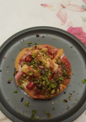 Foto di Crostatina con panna cotta,salsa di melagrana,pezzi di pistacchi