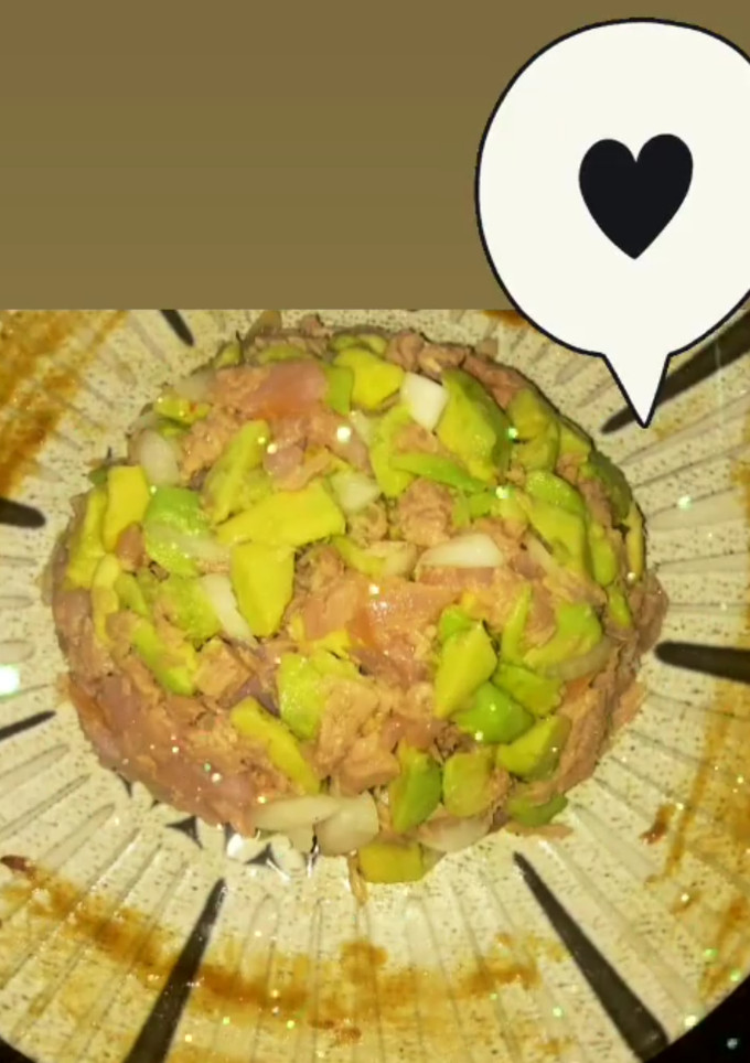 Una foto de Tartar de salmón y aguacate 🙊