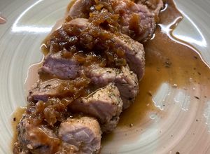 Una foto de Solomillo a la sal en airfryer con salsa de Pedro Ximenez y miso