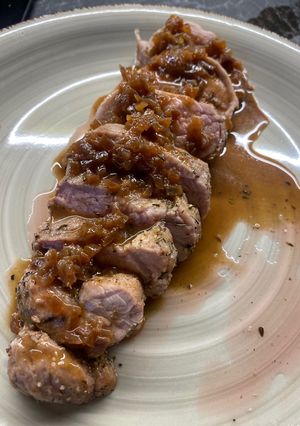 Una foto de Solomillo a la sal en airfryer con salsa de Pedro Ximenez y miso