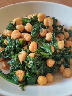 Una foto de Garbanzos con espinacas