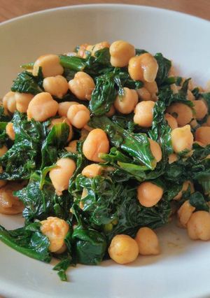 Una foto de Garbanzos con espinacas