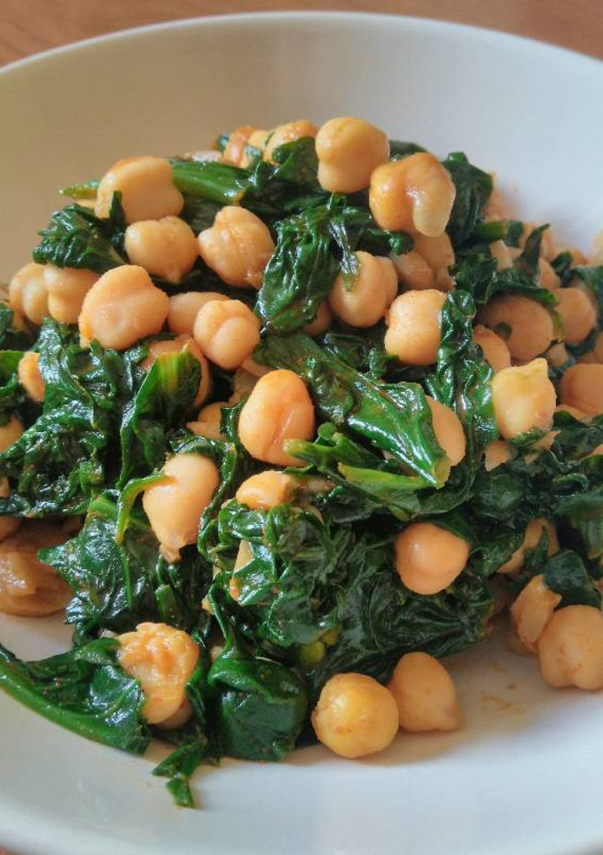 Una foto de Garbanzos con espinacas
