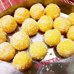 A picture of Keshari coconut ladoo.