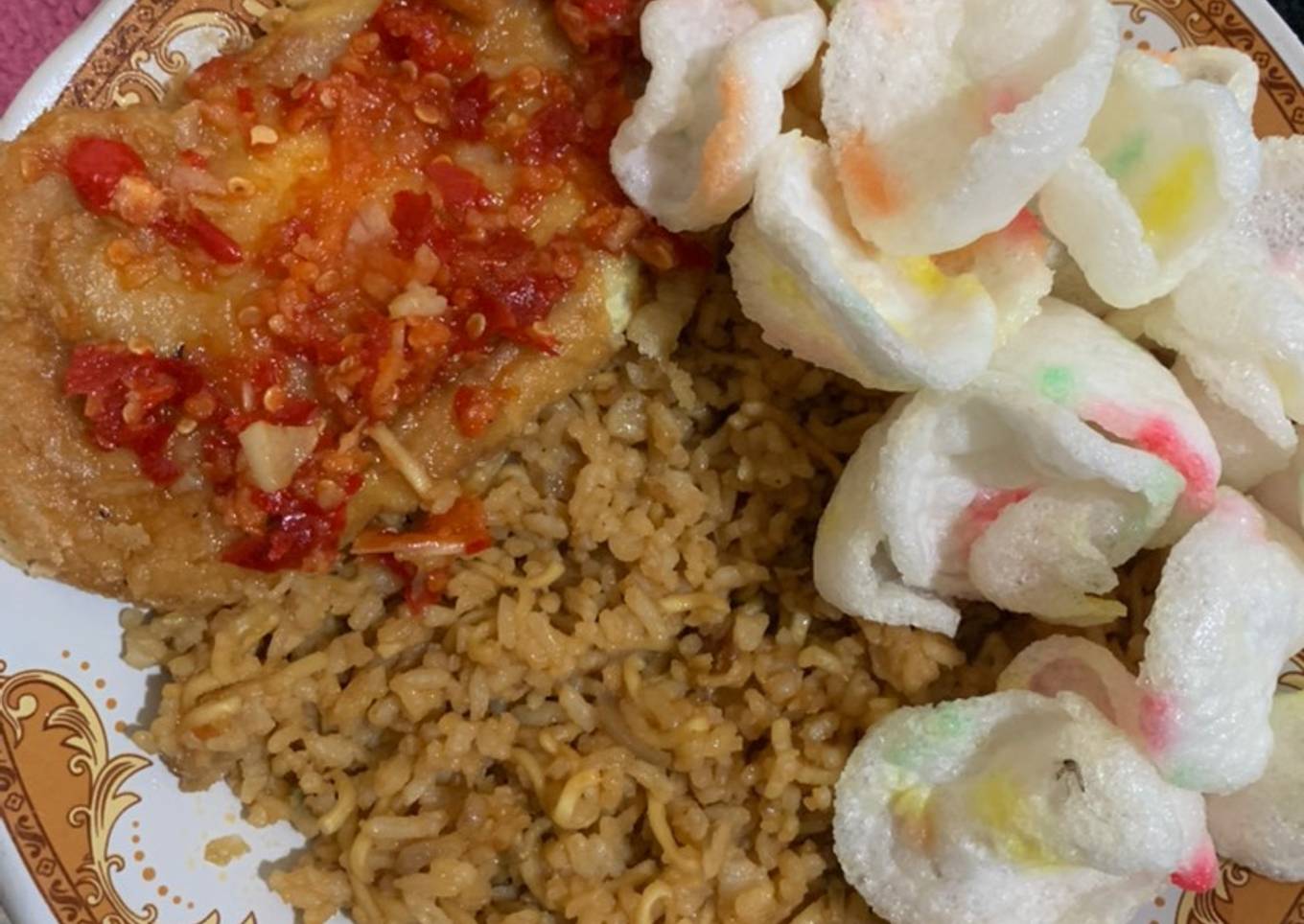 Nasi goreng mawut + telur fillet geprek