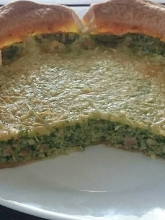 Una foto de Quiche de espinacas, cebolla y bacon