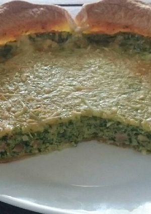 Una foto de Quiche de espinacas, cebolla y bacon
