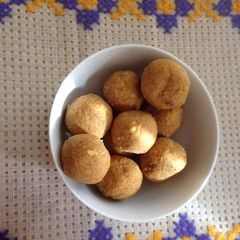 Besan ladoo A picture of Besan ladoo.