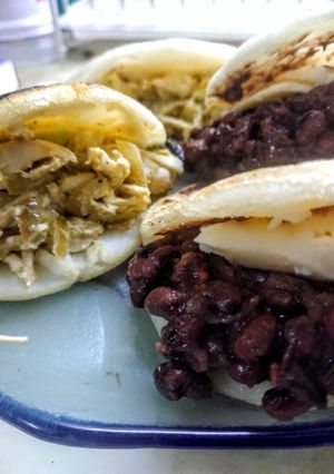 Una foto de Arepas Domino y Reina Pepiada