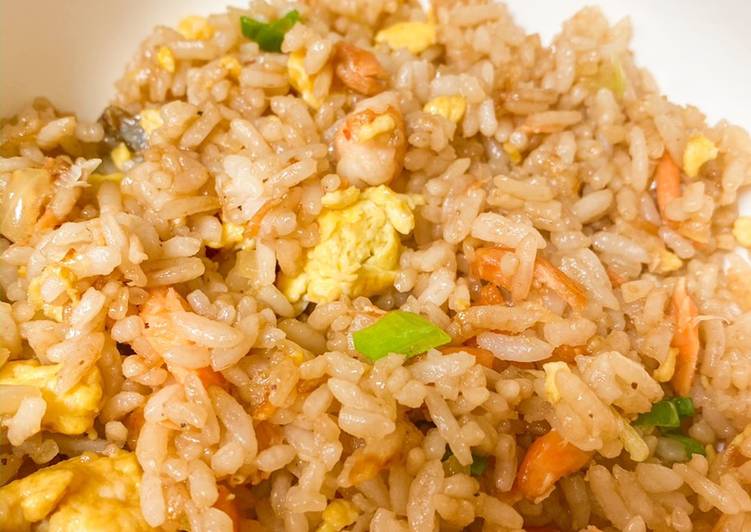 Langkah Mudah untuk Membuat Salmon Fried Rice, Bisa Manjain Lidah